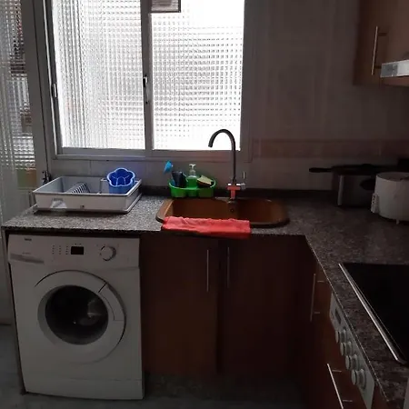 Pequena En Piso Compartido Con 2 Adultos Kwatera prywatna *