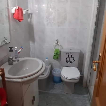 Pequena En Piso Compartido Con 2 Adultos Kwatera prywatna Walencja