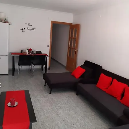 Pequena En Piso Compartido Con 2 Adultos *