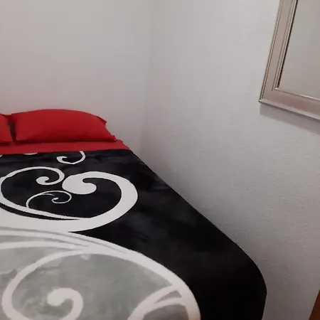Kwatera prywatna Pequena En Piso Compartido Con 2 Adultos Walencja