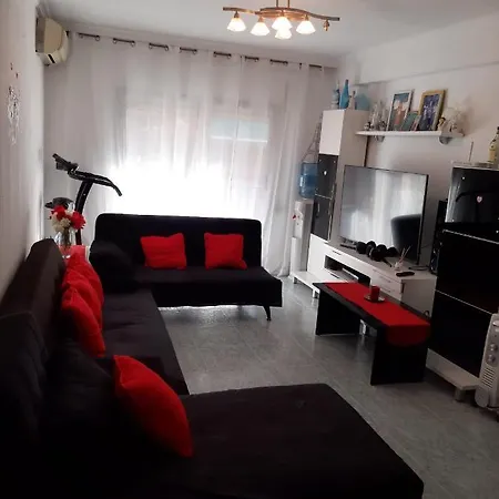 Pequena En Piso Compartido Con 2 Adultos Kwatera prywatna
