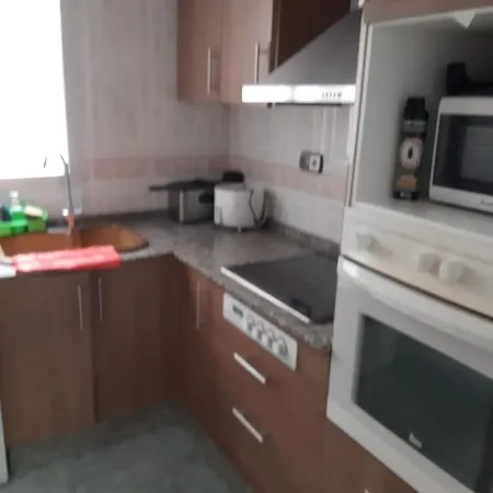 Pequena En Piso Compartido Con 2 Adultos Kwatera prywatna *