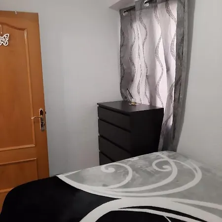 Kwatera prywatna Pequena En Piso Compartido Con 2 Adultos Walencja