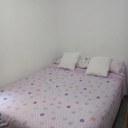 Pequena En Piso Compartido Con 2 Adultos * Walencja
