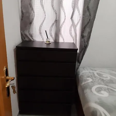Pequena En Piso Compartido Con 2 Adultos Privatunterkunft Valencia
