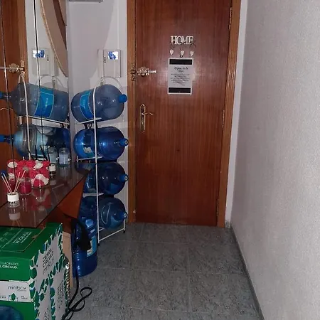 Pequena En Piso Compartido Con 2 Adultos * Valenza