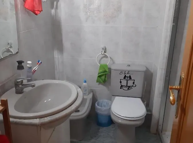 Pequena En Piso Compartido Con 2 Adultos Alloggio in famiglia Valenza