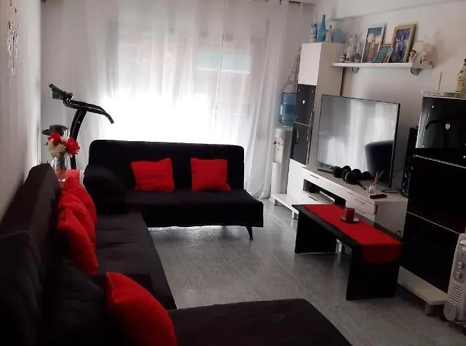 Pequena En Piso Compartido Con 2 Adultos Alloggio in famiglia