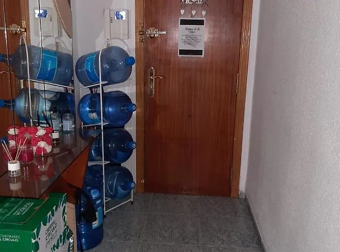 Pequena En Piso Compartido Con 2 Adultos * Valenza